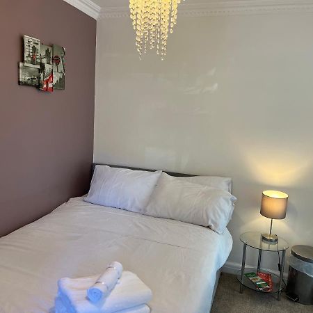 Bed and Breakfast Sleepneat Аскот Экстерьер фото