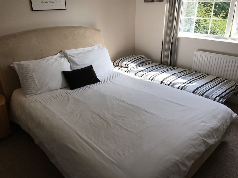 Bed and Breakfast Sleepneat Аскот Экстерьер фото