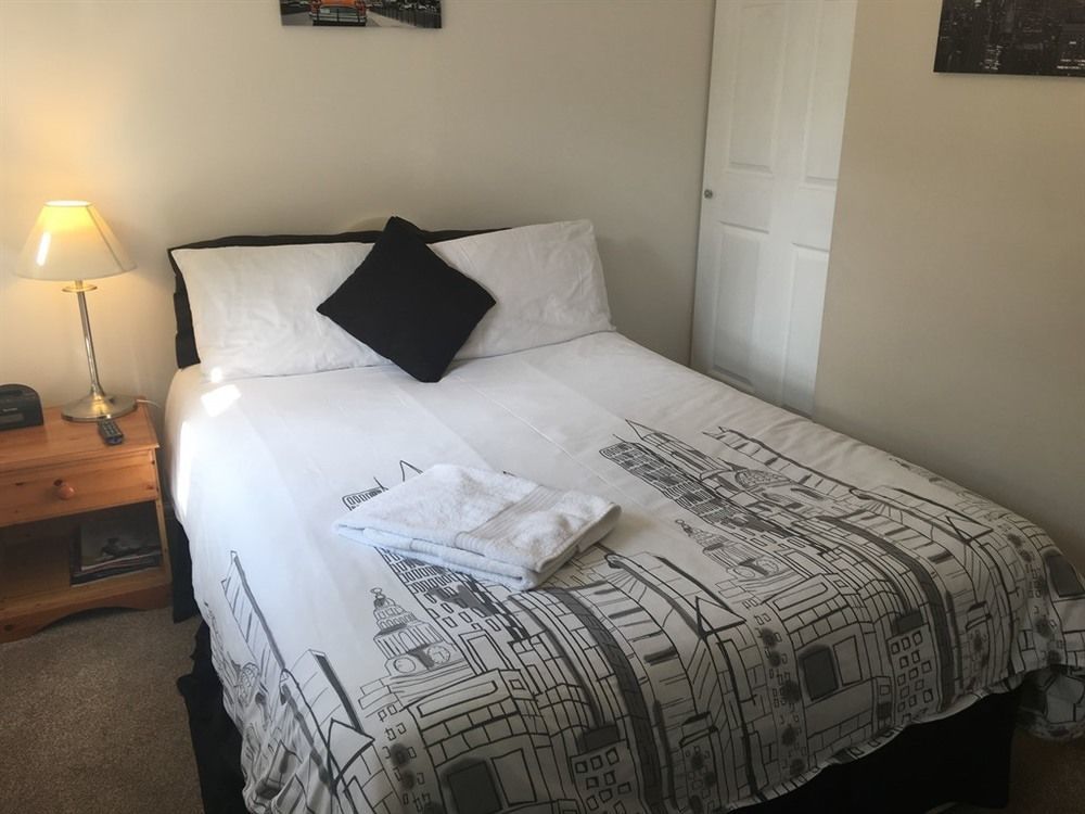 Bed and Breakfast Sleepneat Аскот Экстерьер фото
